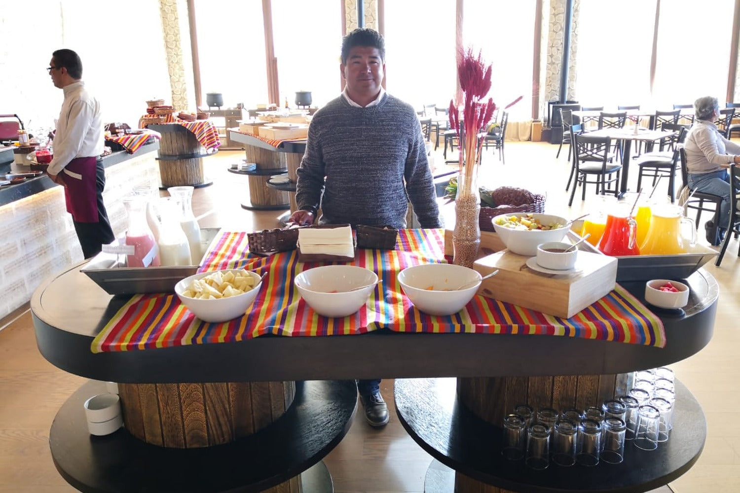 Breakfast buffet service at a salt hotel, offering a selection of fresh products and personalized attention to start the day comfortably before exploring the Uyuni Salt Flats.