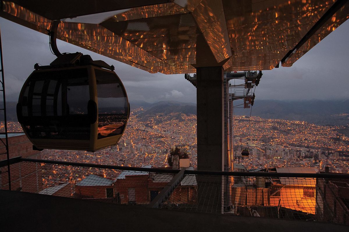 The cable car, with the city of La Paz in the background.