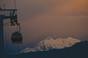 The cable car, with Illimani in the background.