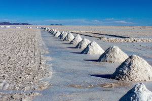 Salt dying technic at Uyuni salt flat under a clear blue sky.